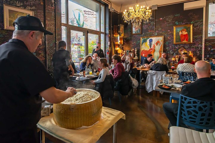 Bologna Food Experience: Factory tours & Lunch By Italian Days