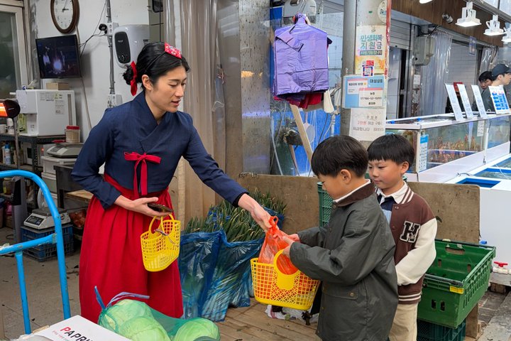 Small group Market Tour and Korean Cooking Class in Gyeongju