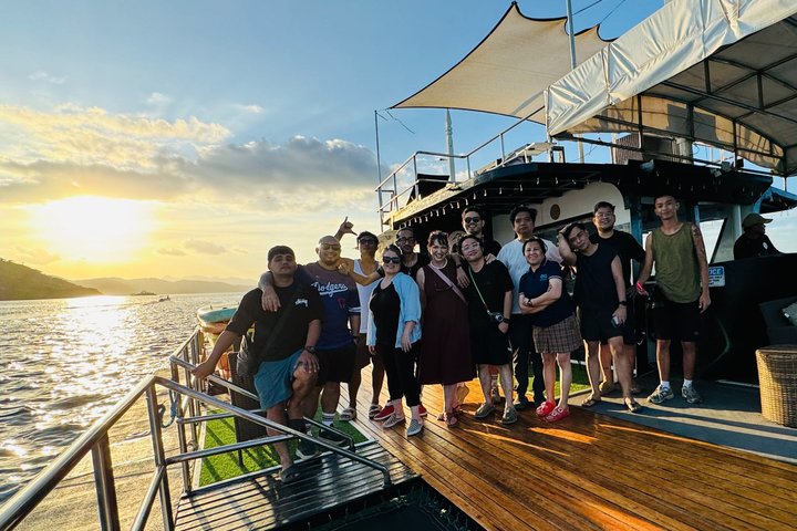 Coron Luxury Trimaran: The Premier Island Tour