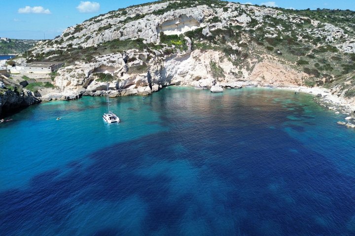 Catamaran tour stops bathing and snorkeling toast with prosecco