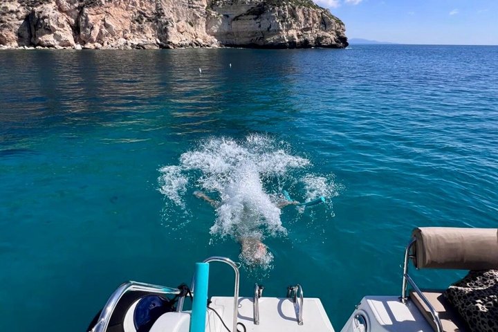 Catamaran tour stops bathing and snorkeling toast with prosecco