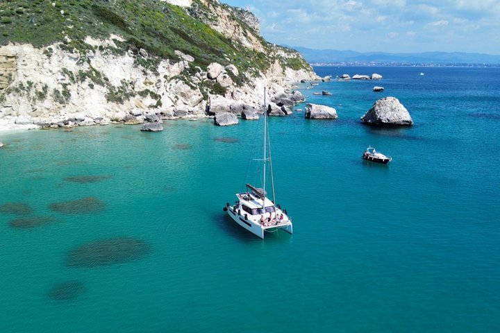 Catamaran tour stops bathing and snorkeling toast with prosecco