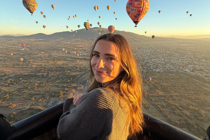 Balloon flight + Grotto breakfast + Pyramids tour from Mexico City