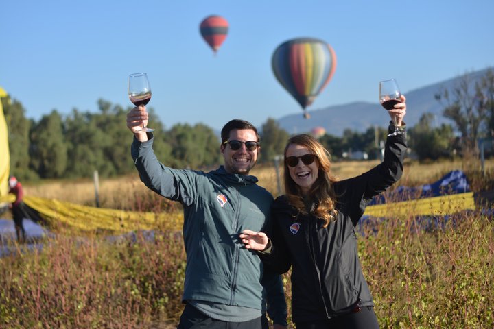 Balloon flight + Grotto breakfast + Pyramids tour from Mexico City