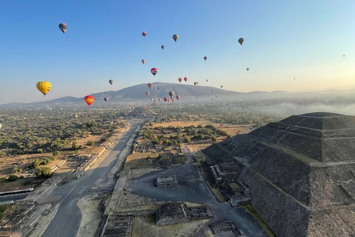 Balloon Flight+Gruta brekfast+Teotihuacan Tour from Mexico City