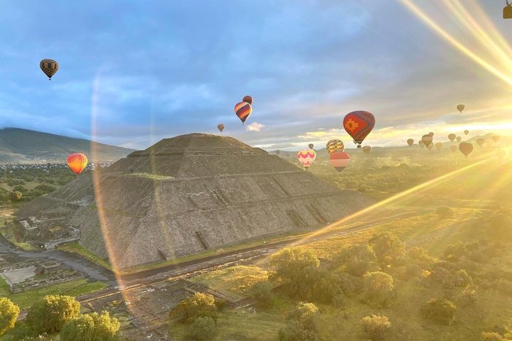 Balloon Flight+Gruta brekfast+Teotihuacan Tour from Mexico City