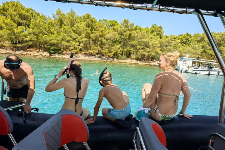 Makarska 3-Island Speedboat Tour: Blue Cave on Hvar & Blue Lagoon