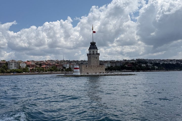 Enjoy Istanbul’s Bosphorus:2-Hour Daytime, Sunset & Night Cruises
