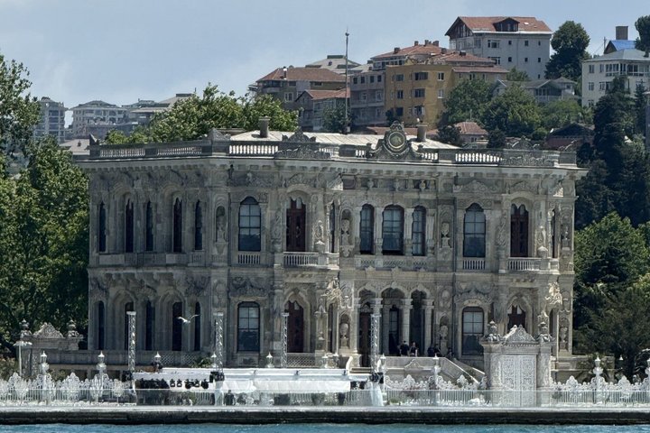 Enjoy Istanbul’s Bosphorus:2-Hour Daytime, Sunset & Night Cruises