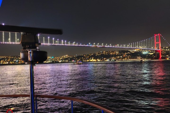 Enjoy Istanbul’s Bosphorus:2-Hour Daytime, Sunset & Night Cruises
