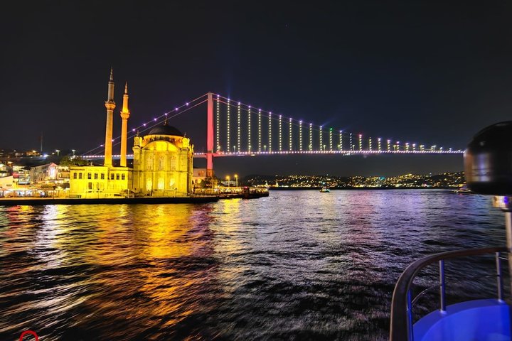 Enjoy Istanbul’s Bosphorus:2-Hour Daytime, Sunset & Night Cruises