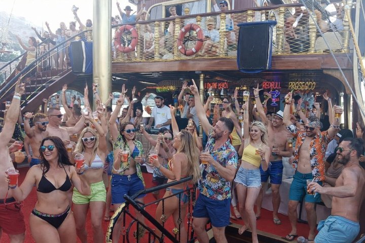 Alanya Boat Trip : Pirate Boat Tour with Foam Party-All inclusive