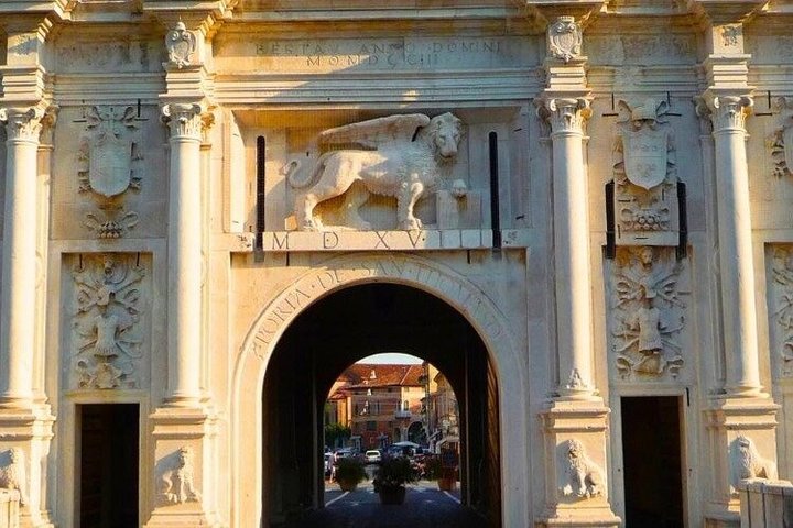 Treviso Audio Tour Explore history symbols and meditations