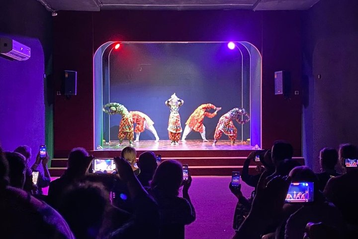 Bollywood Safari Live Studio Tour and Dance Experience