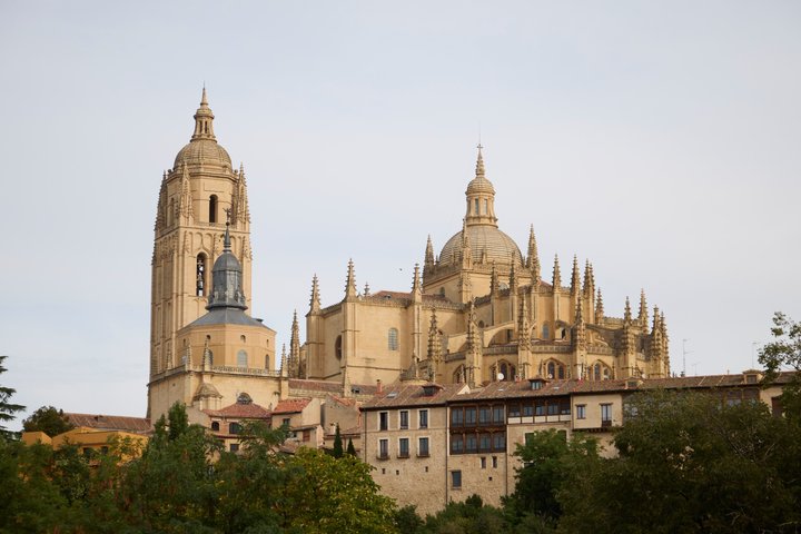 Discover Segovia Historic Walking Tour with Official Guide