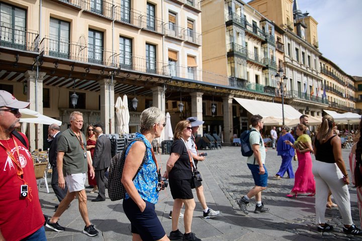 Discover Segovia Historic Walking Tour with Official Guide