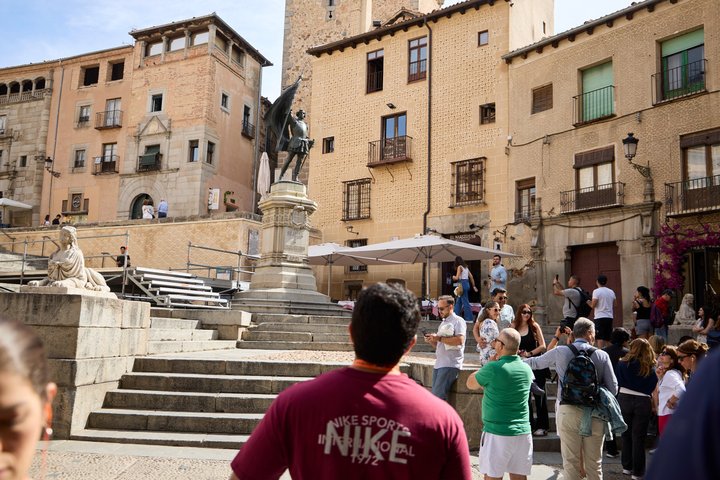 Discover Segovia Historic Walking Tour with Official Guide