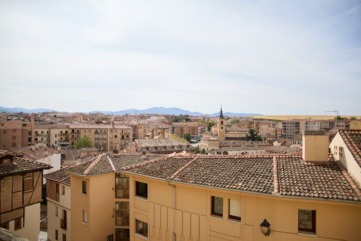 Discover Segovia Historic Walking Tour with Official Guide