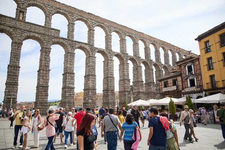 Discover Segovia Historic Walking Tour with Official Guide