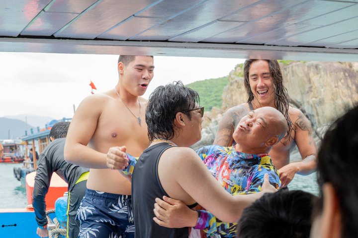 Coral Reef Snorkeling and Floating Bar Party from Nha Trang