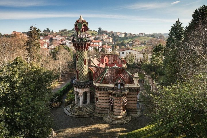 Guided Tour of El Capricho de Gaudí with ticket