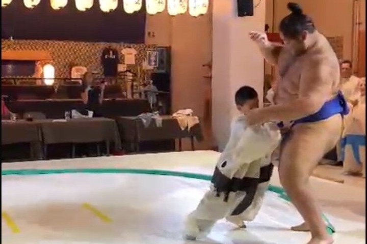 Up-Close Sumo Experience at Ochi Stable: Wear Kimono in Osaka