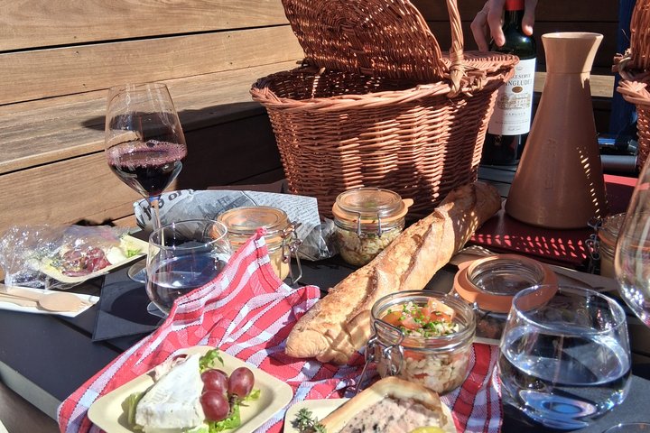 Bordeaux Médoc Region Private Wine Lovers Tour with Chateau Visits & Tastings