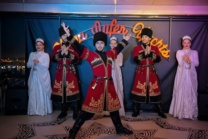 İstanbul Mega Lüfer Dinner Cruise Bosphorus and Show - Pvt. Table