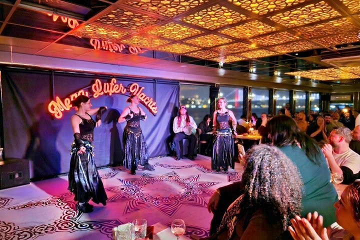 İstanbul Mega Lüfer Dinner Cruise Bosphorus and Show - Pvt. Table