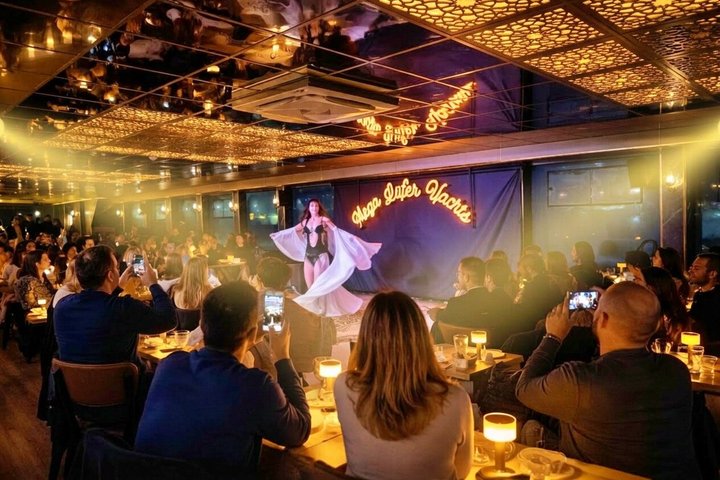 İstanbul Mega Lüfer Dinner Cruise Bosphorus and Show - Pvt. Table