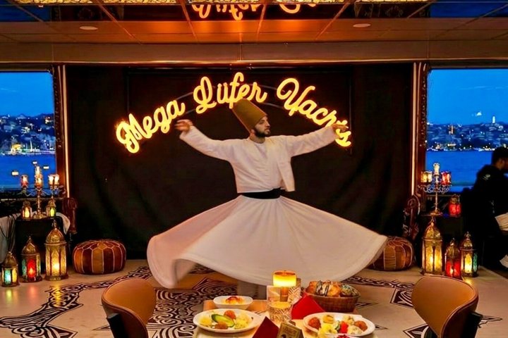 İstanbul Mega Lüfer Dinner Cruise Bosphorus and Show - Pvt. Table