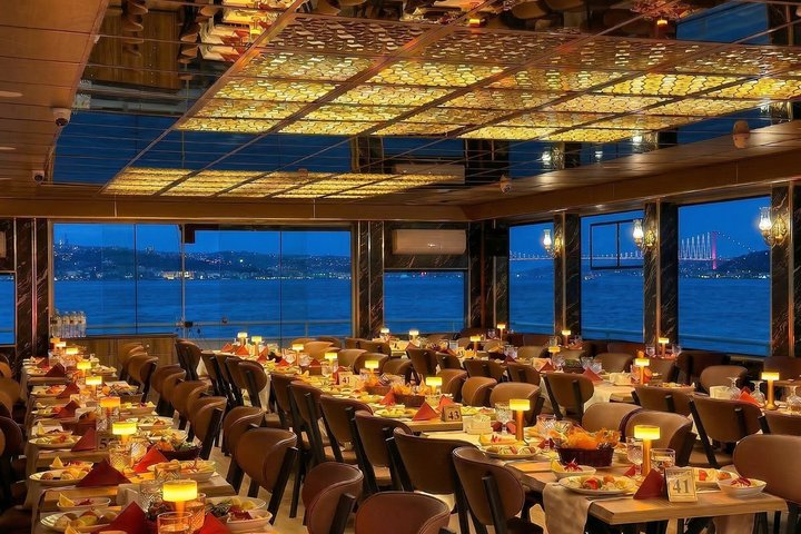 İstanbul Mega Lüfer Dinner Cruise Bosphorus and Show - Pvt. Table