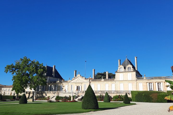 Bordeaux Médoc Region Private Wine Lovers Tour with Chateau Visits & Tastings
