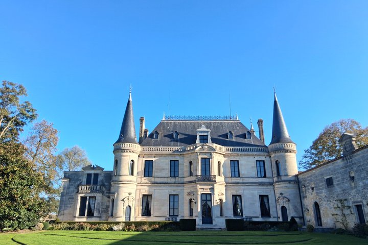 Bordeaux Médoc Region Private Wine Lovers Tour with Chateau Visits & Tastings