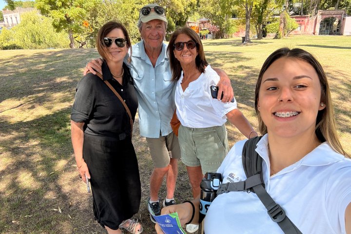 Authentic Colony on Walking Tour of Its Historic Quarter