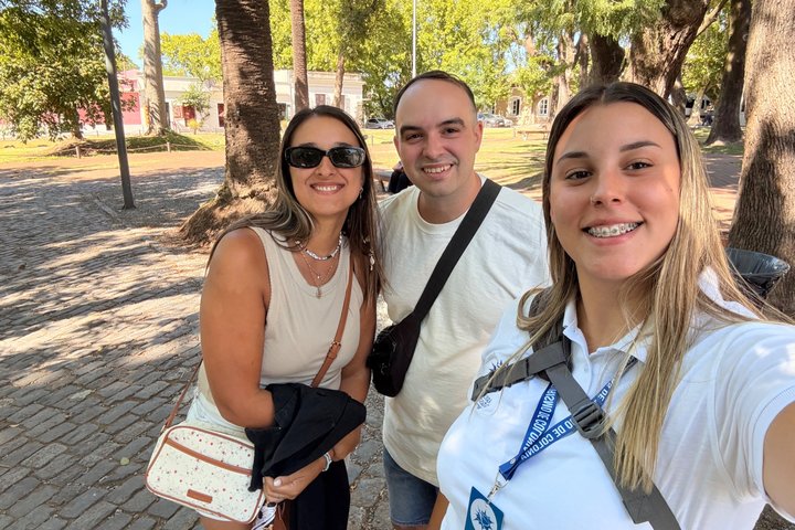 Authentic Colony on Walking Tour of Its Historic Quarter