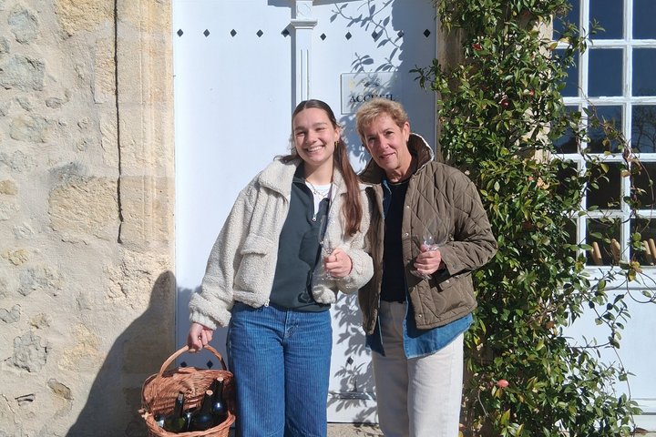 Bordeaux Médoc Region Private Wine Lovers Tour with Chateau Visits & Tastings