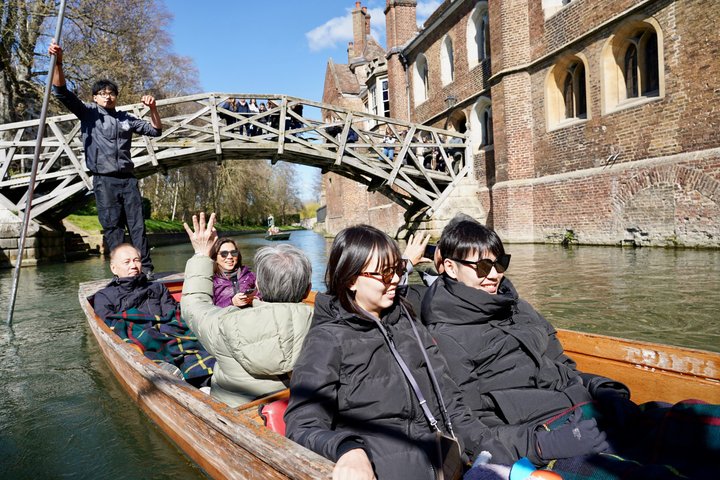 Cambridge Walking and Punting Shared Combined Tour