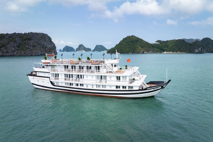 The Best Halong Bay Overnight Cruise– CozyBay Grand-All Inclusive