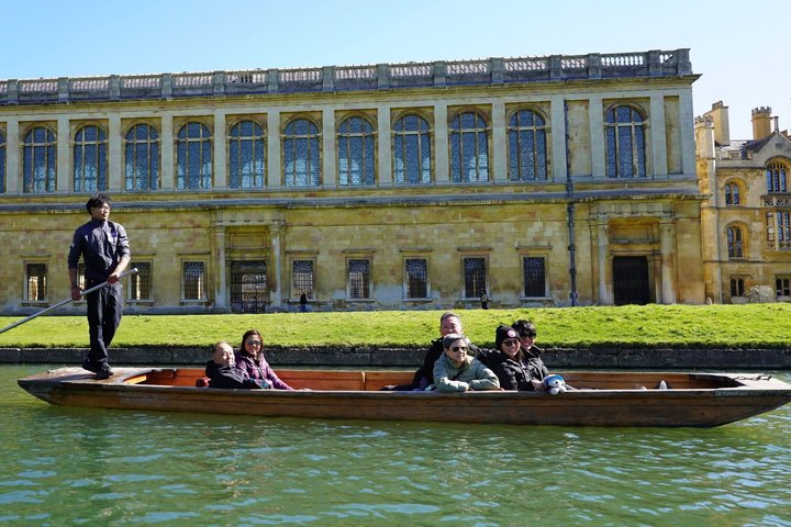Cambridge Student-Led Shared Punting Tour (English or Chinese)