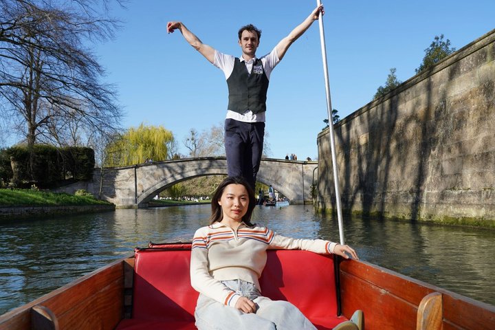 Cambridge Walking and Punting Shared Combined Tour