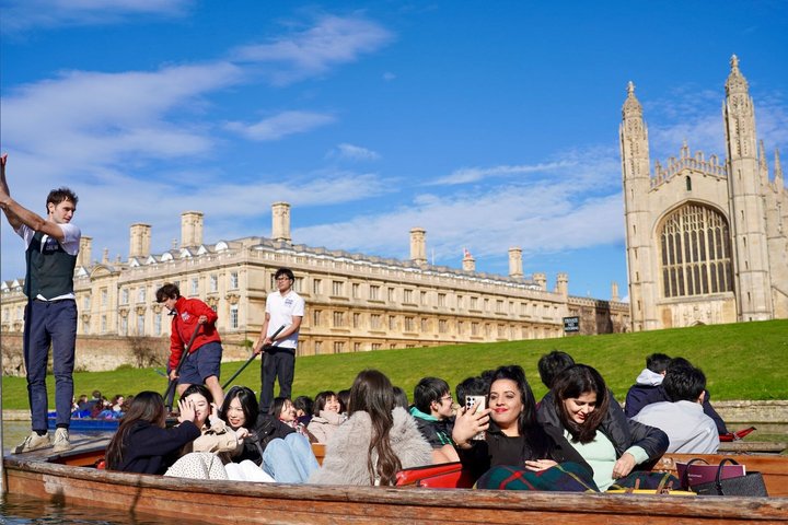 Cambridge Walking and Punting Shared Combined Tour