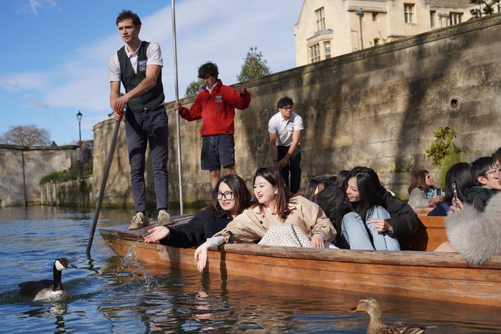 Cambridge Walking and Punting Shared Combined Tour