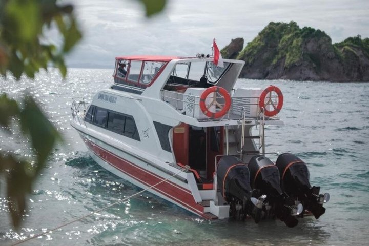 6 Island Speedboat Hopping Tour in Komodo National Park