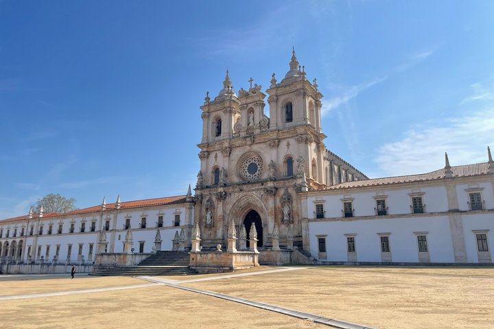 From Fátima: Batalha, Alcobaça, Nazaré Private Tour