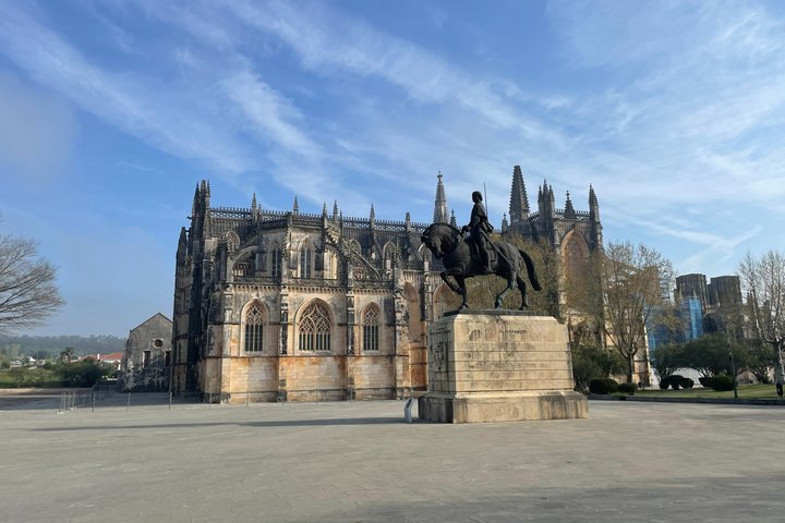 From Fátima: Batalha, Alcobaça, Nazaré Private Tour
