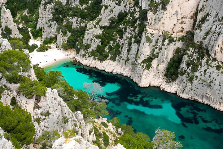 Medieval village of Castellet, Cassis & the beautifull Calanques