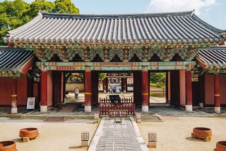 Culture, Hanbok and Local Heritage in Jeonju Walking Tour