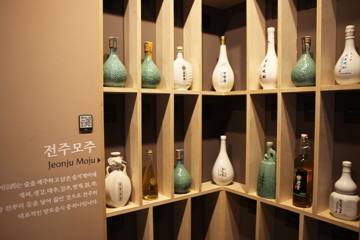 Culture, Hanbok and Local Heritage in Jeonju Walking Tour
