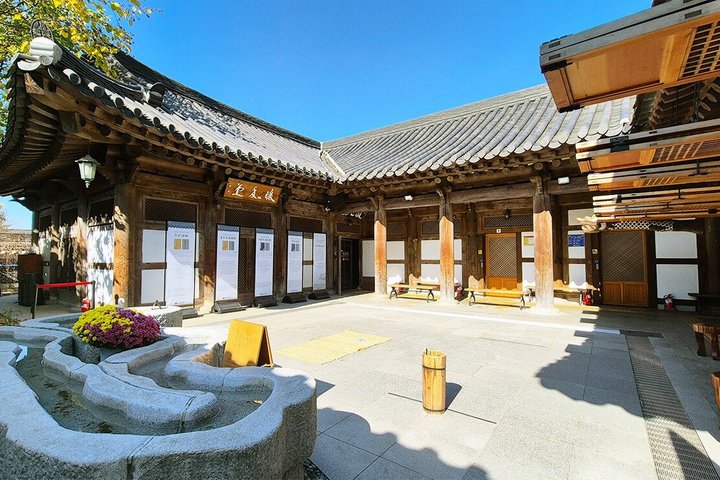 Culture, Hanbok and Local Heritage in Jeonju Walking Tour